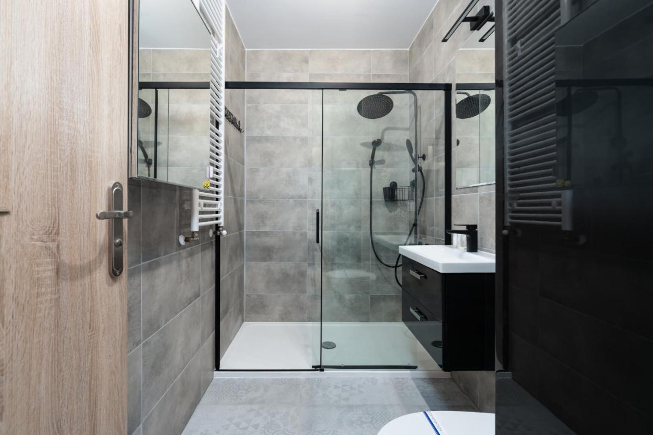 Modern Apartment With Balcony & Free Garage Poznan By Noclegi Renters エクステリア 写真